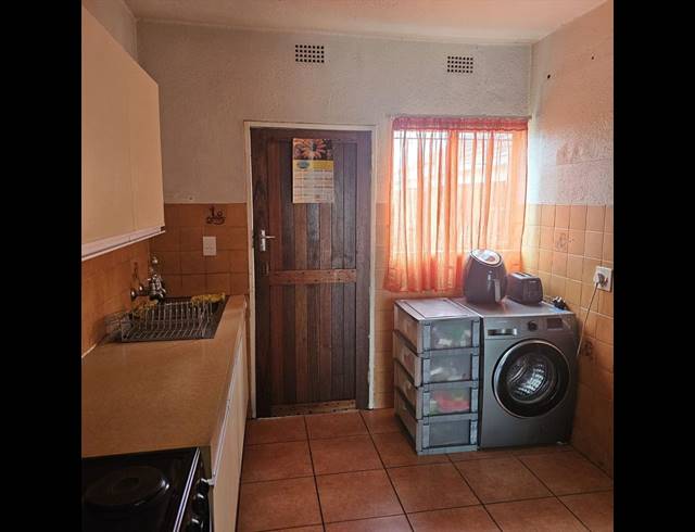 2 BEDROOM TOWNHOUSE FOR SALE IN BIRCHLEIGH